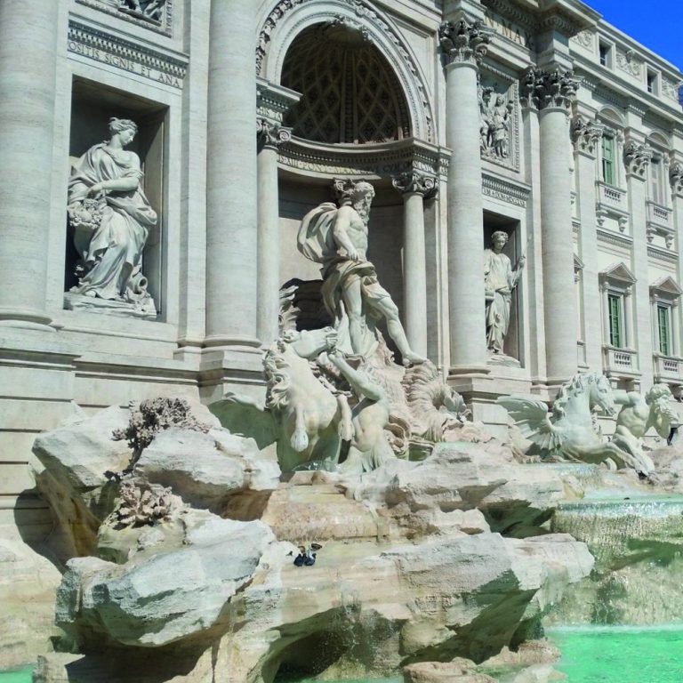 Walking around Rome, Trevi Fountain