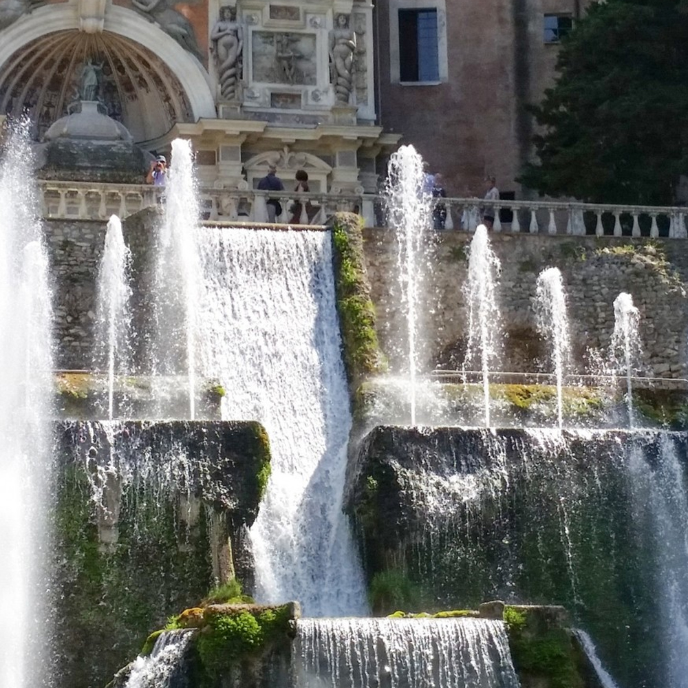 Villa D'Este playing with water