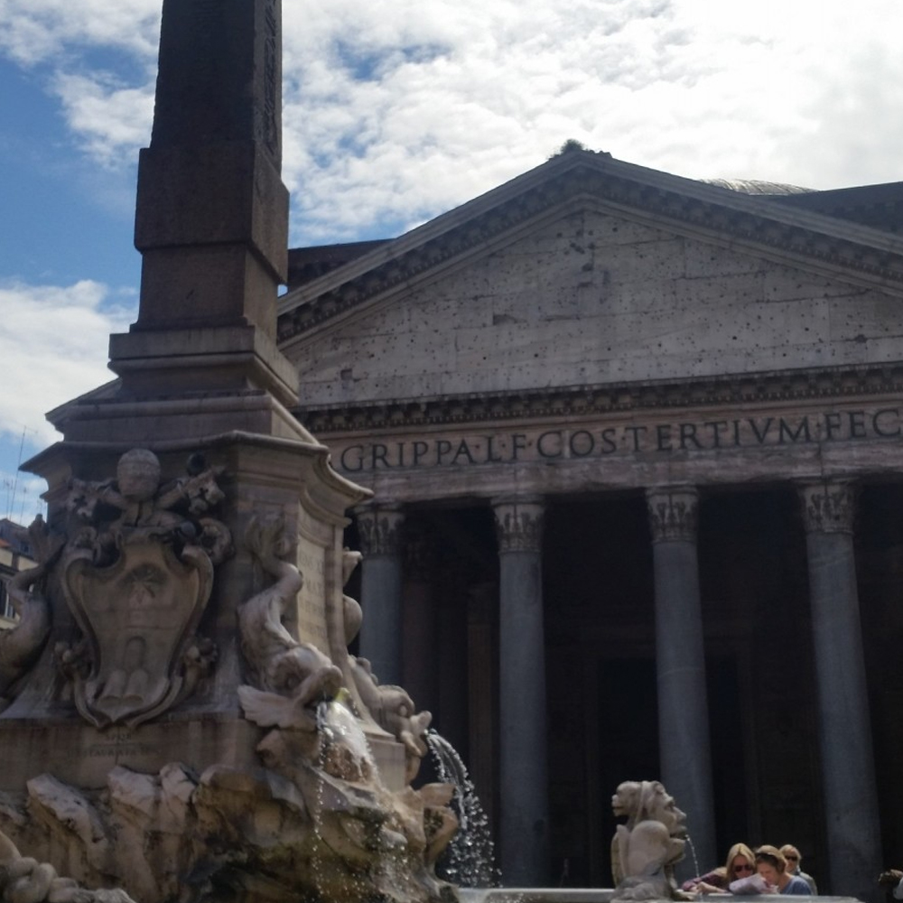 Walking around Rome Piazza del Pantheon